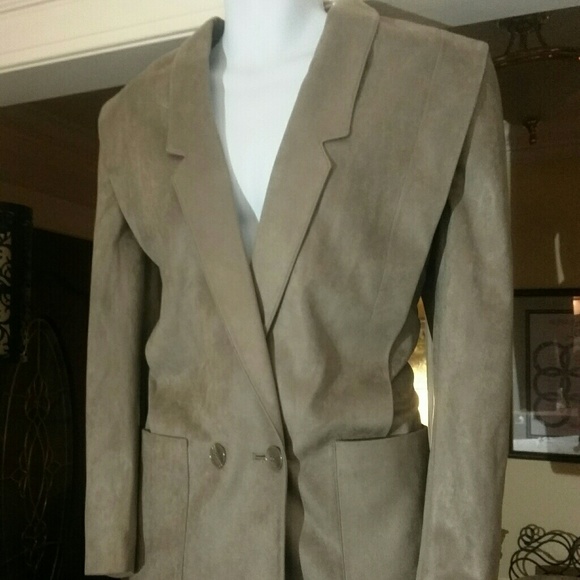 Glorasuede ladies skirt suit - Picture 2 of 6